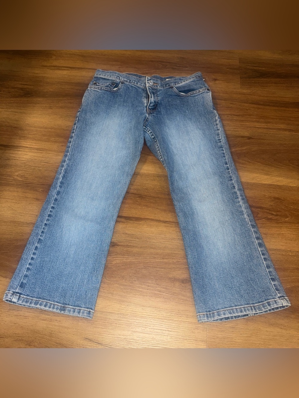 Levi’s Capri Jeans Women's Size 5 JR  Medium Wash Denim